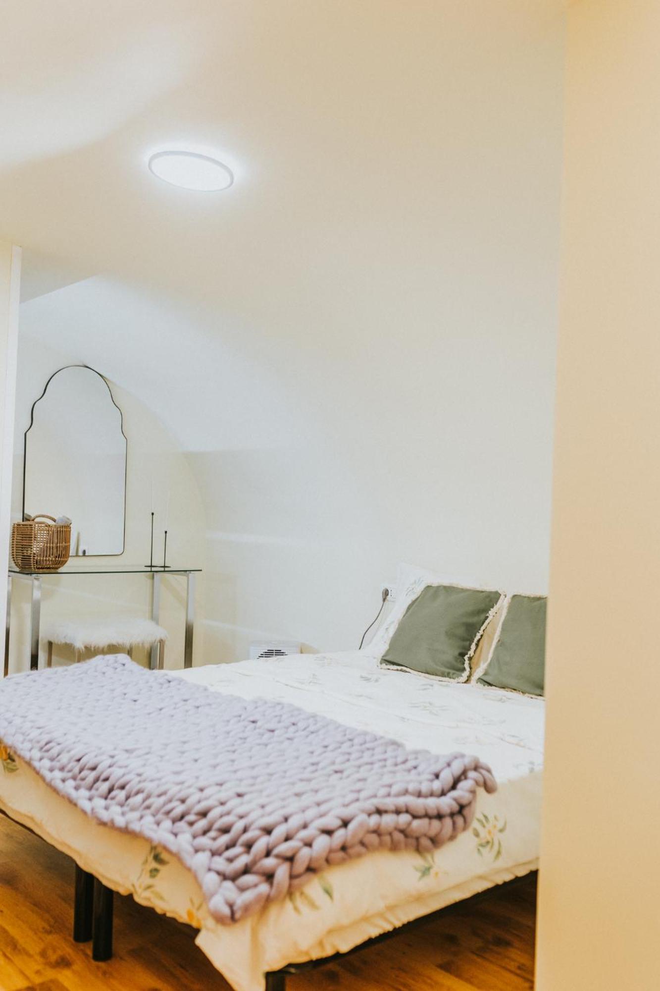 Locart -Cozy Downtown Apartment, Near Black Church With Free Wi-Fi Brasov Exterior photo